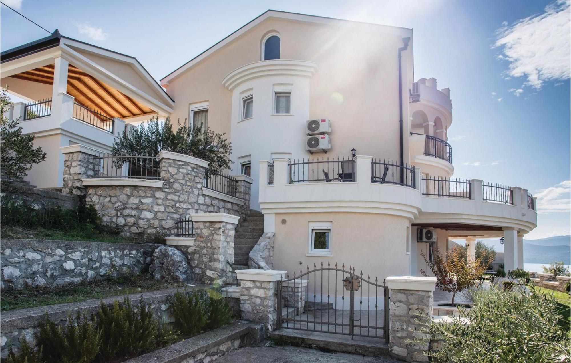 Lovely Apartment In Komarna With House Sea View Klek Exterior foto